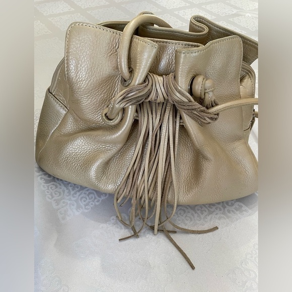 Sandra Robert’s women : fringed Beige color hand bag/ shoulder bag - Picture 2 of 7